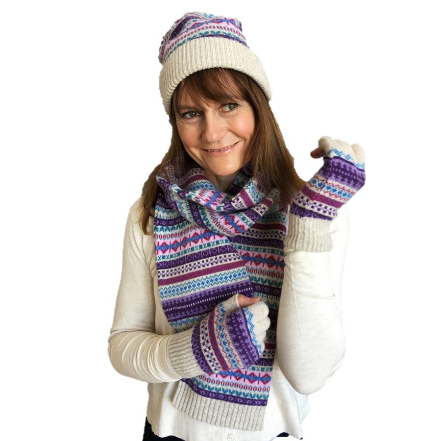 Old School Beauly Knitwear - Beauly Hat Scarf & Gloves on Model
