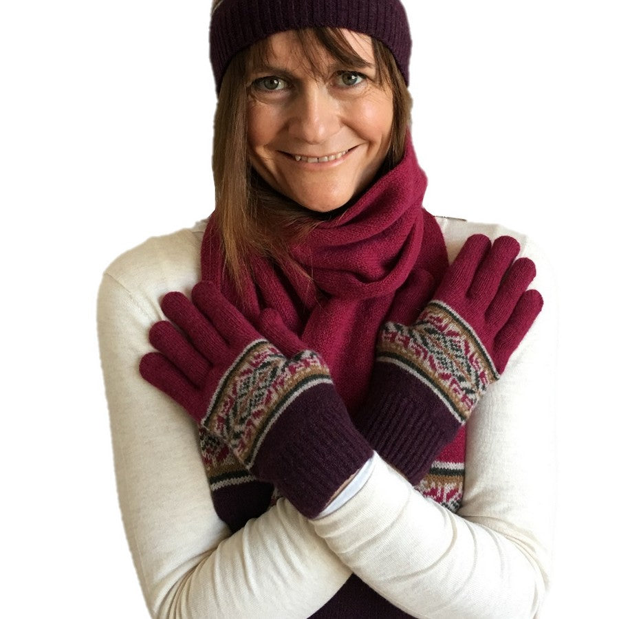 Old School Beauly Knitwear - Ross-shire Gloves on model