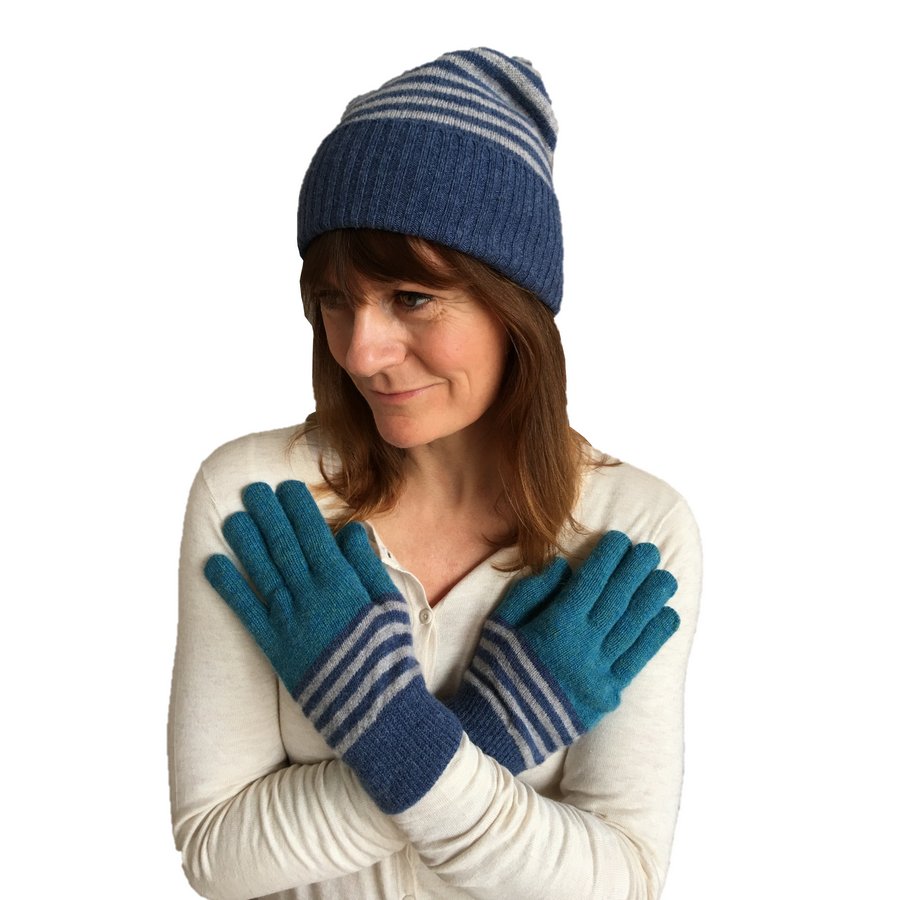 Old School Beauly Knitwear - Ullapool Hat on model with matching gloves