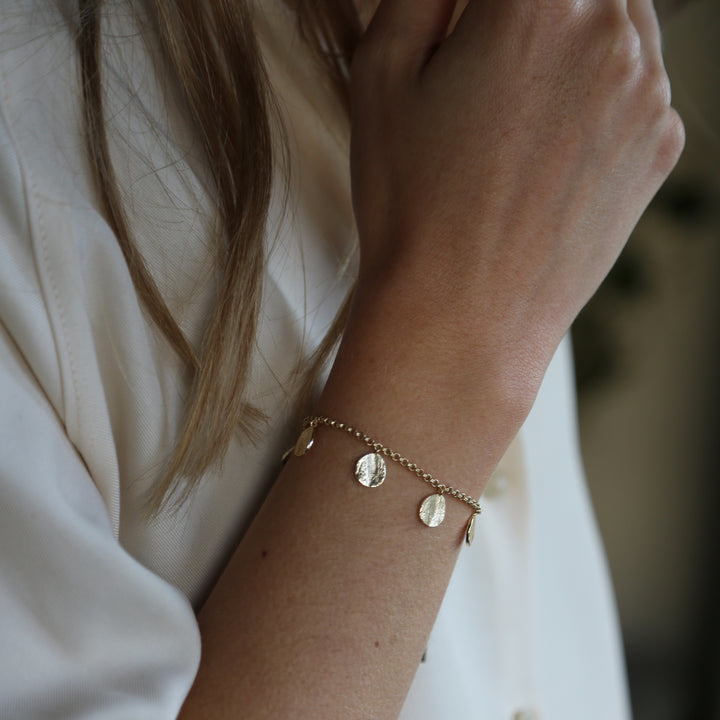 Tutti & Co Coastal Bracelet Gold BR547G on model