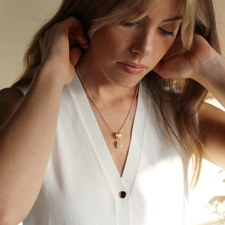 Tutti & Co Freshwater Pearl Necklace Gold Plate NE549G on model