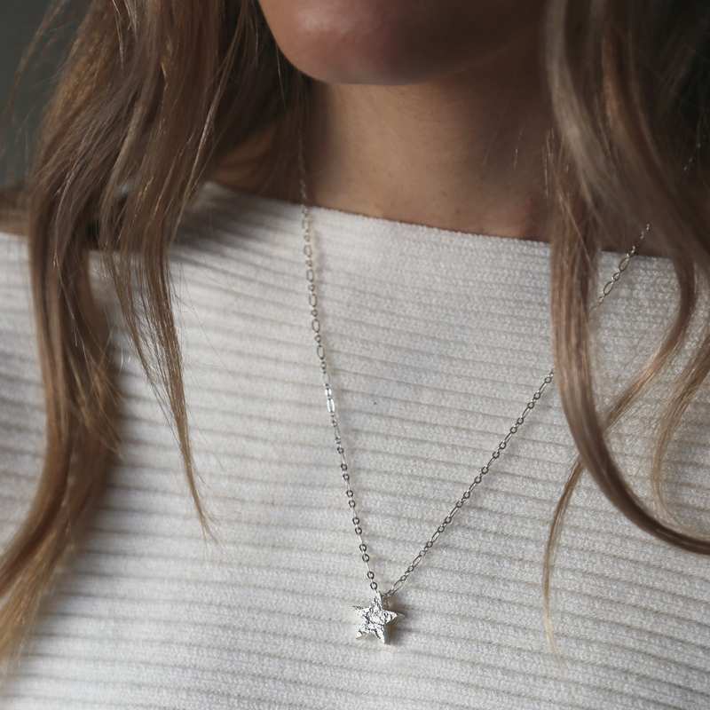 Tutti & Co Gaze Necklace Silver NE530S on model
