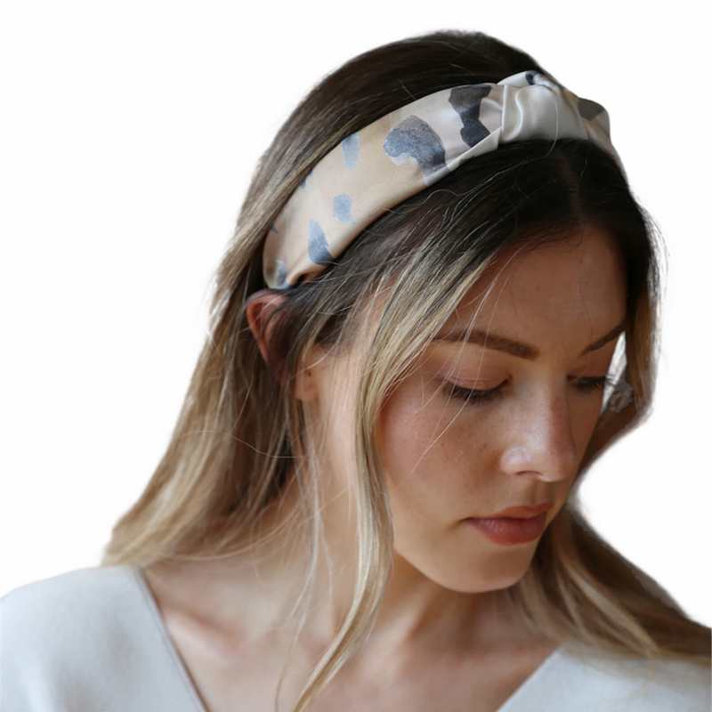 Tutti & Co Haze Knot Headband HB44 on model 2
