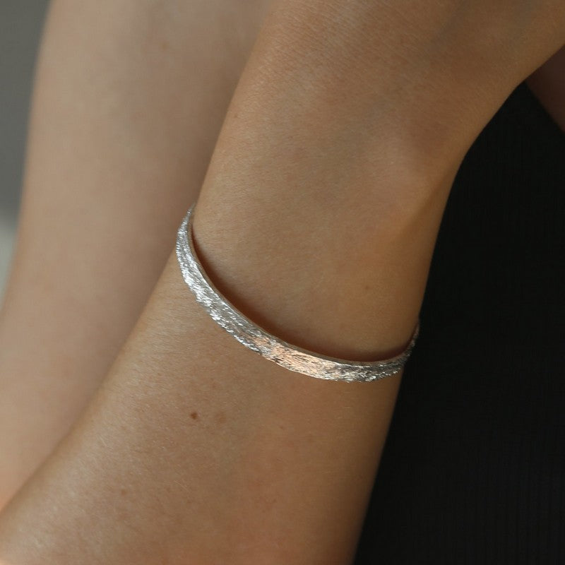 Tutti & Co Hudson Bangle Silver BR520S on model