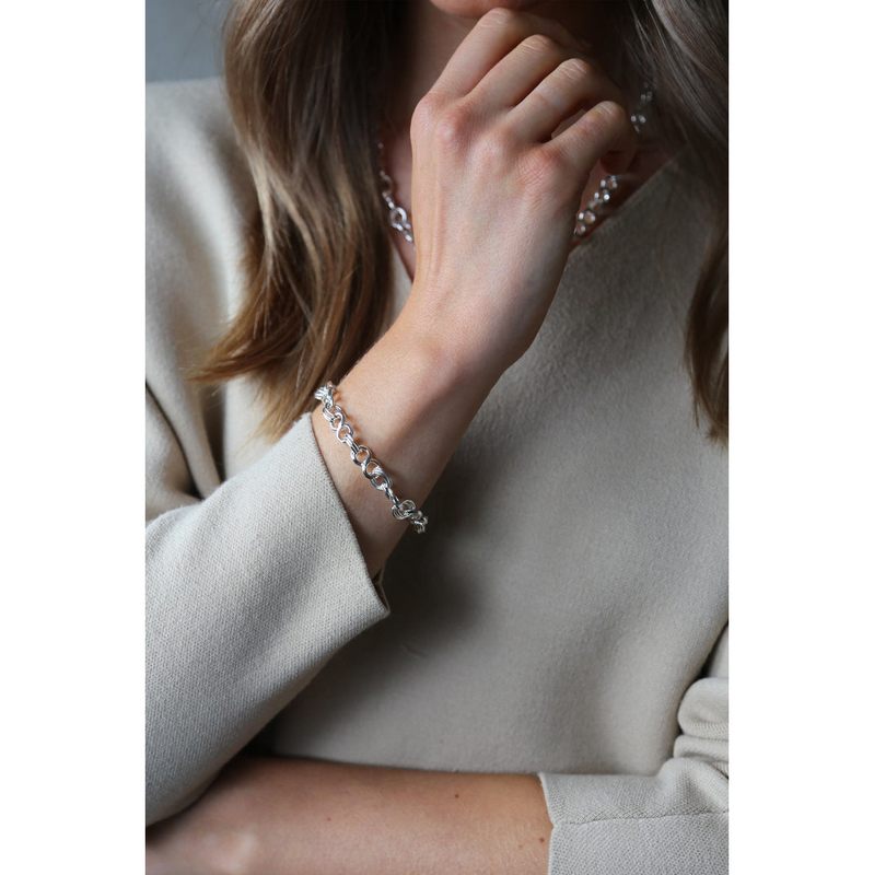 Tutti & Co Iris Bracelet Silver Plated NE559S on model 2