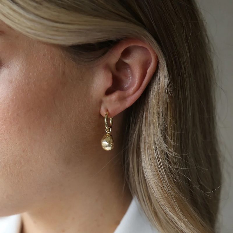 Tutti & Co Jewellery Horizon Earrings Gold EA485G on model