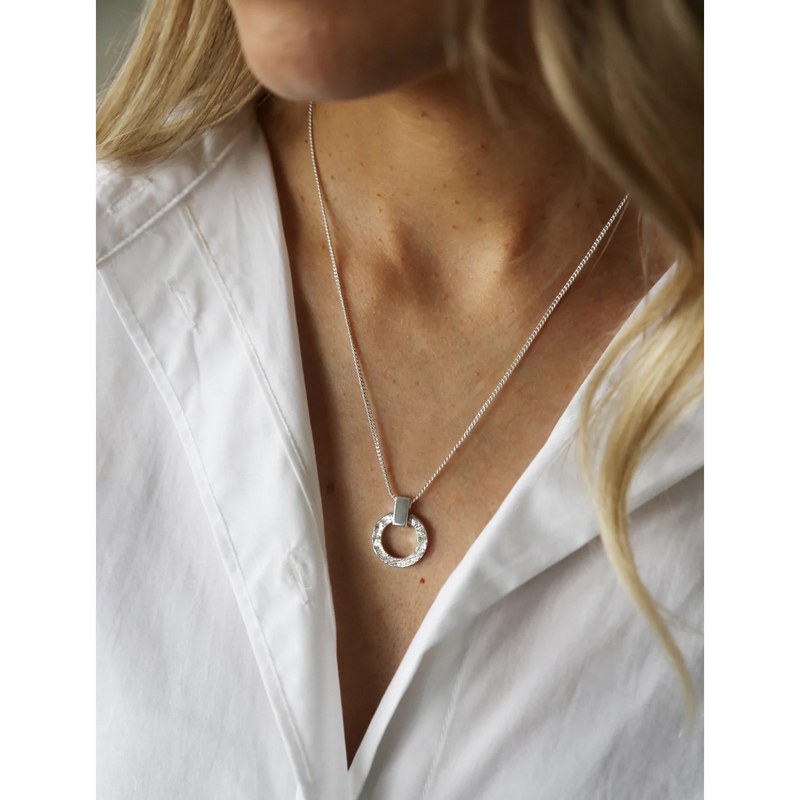 Tutti & Co Jewellery Palm Necklace Silver NE563S on model 1