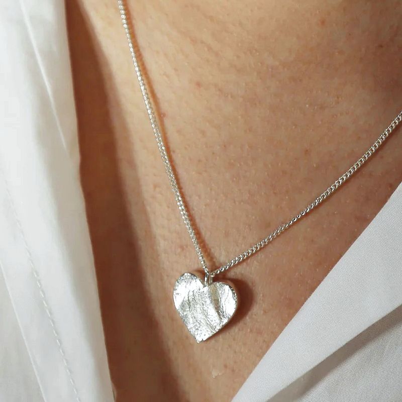 Tutti & Co Jewellery Sweetheart Necklace Silver NE612S on model close-up