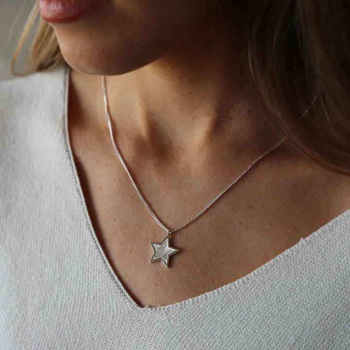 Tutti & Co Midnight Necklace Silver NE541S on model