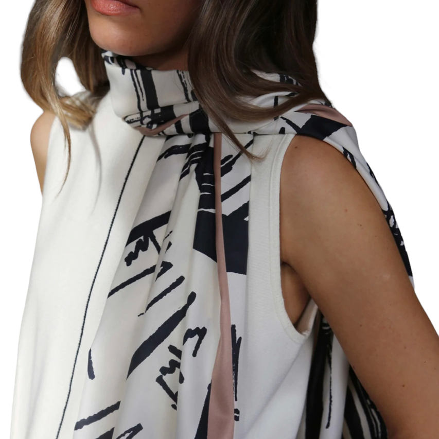 Tutti & Co Muse Scarf S341 on model close-up
