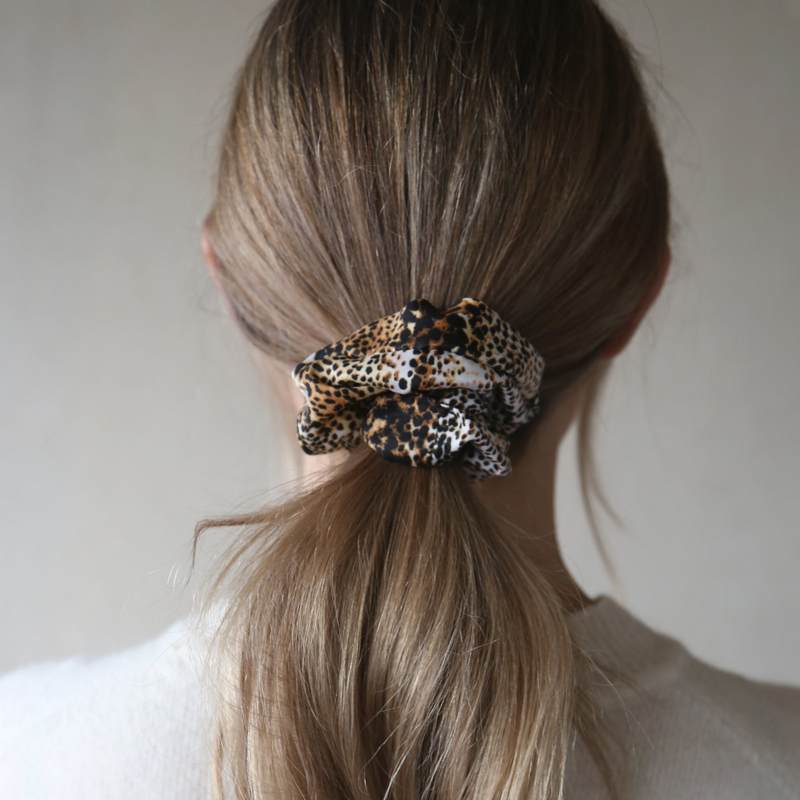 Tutti & Co Nature Scrunchie SCR26 on model