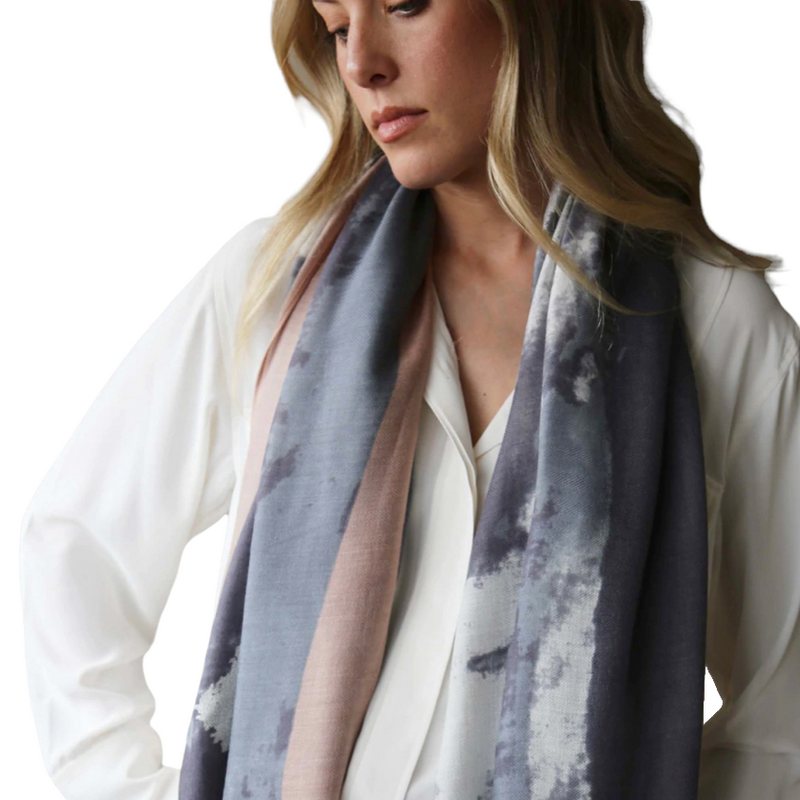 Tutti & Co Platnium Scarf S366 on model close-up