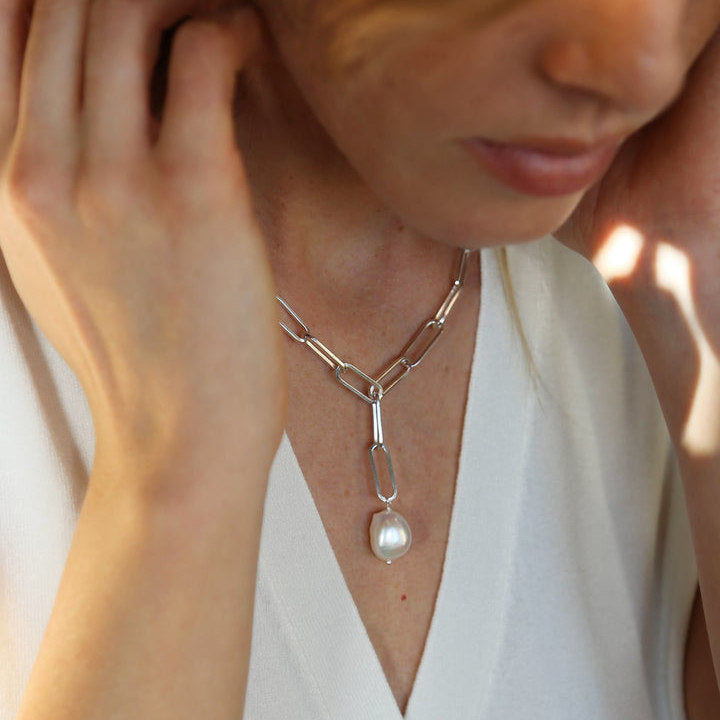 Tutti & Co Prosper Freshwater Pearl Necklace Silver-Plated NE550S on model