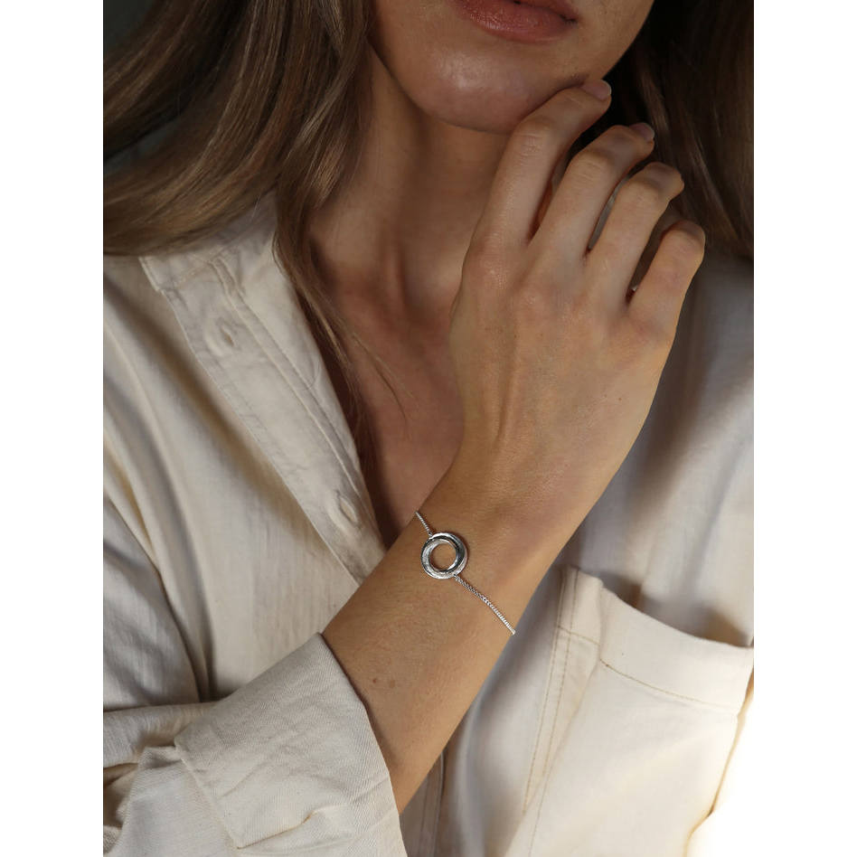 Tutti & Co Riverine Bracelet Silver-Plated BR550S on model