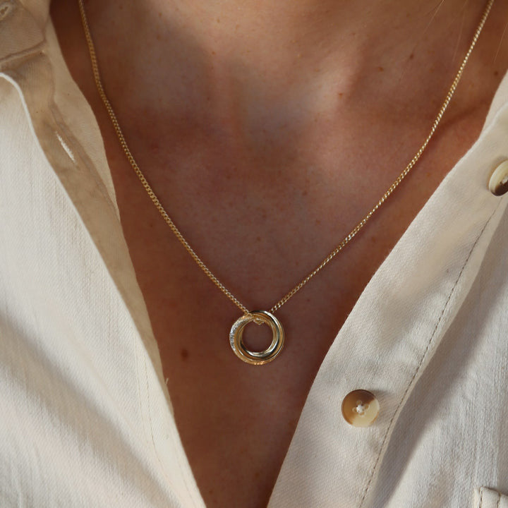 Tutti & Co Riverine Necklace Gold-Plated NE552G on model
