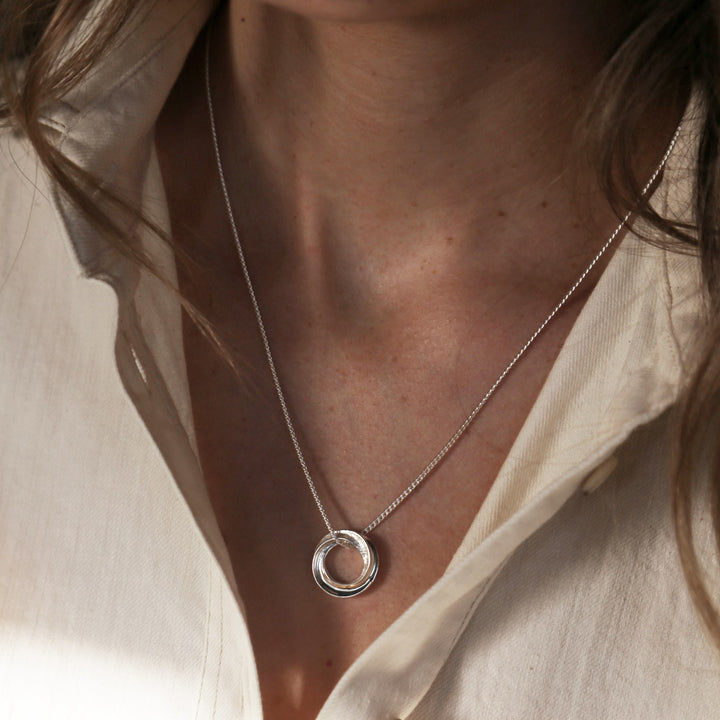 Tutti & Co Riverine Necklace Silver-Plated NE552S on model