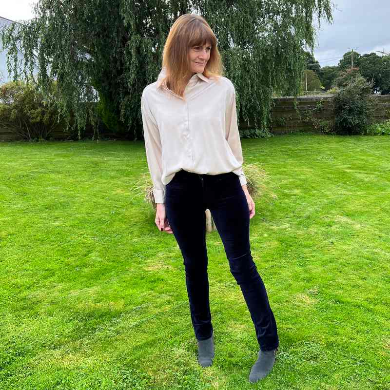 Amazing Woman Velvet Straight Leg Jean Bright Navy on model 1