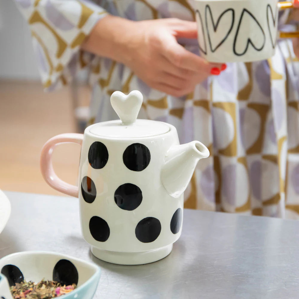 Caroline Gardner Spot Heart Tea For One Boxed Teapot and Cup Set TPT101 lifestyle