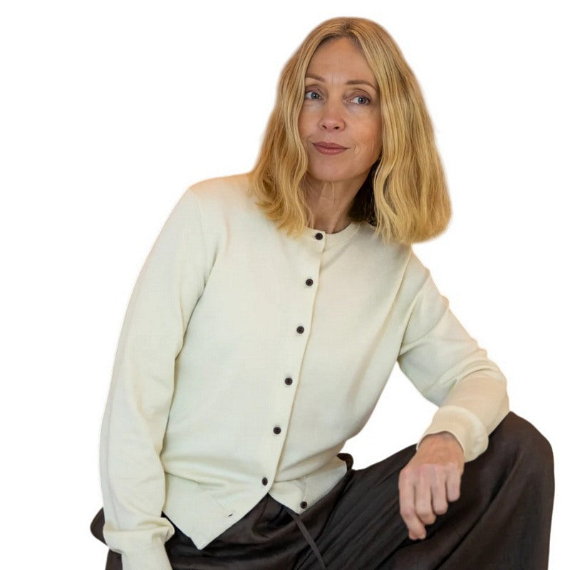 Chalk Clothing Cardigan / Jumper Caroline Cardigan Light Stone One Size model