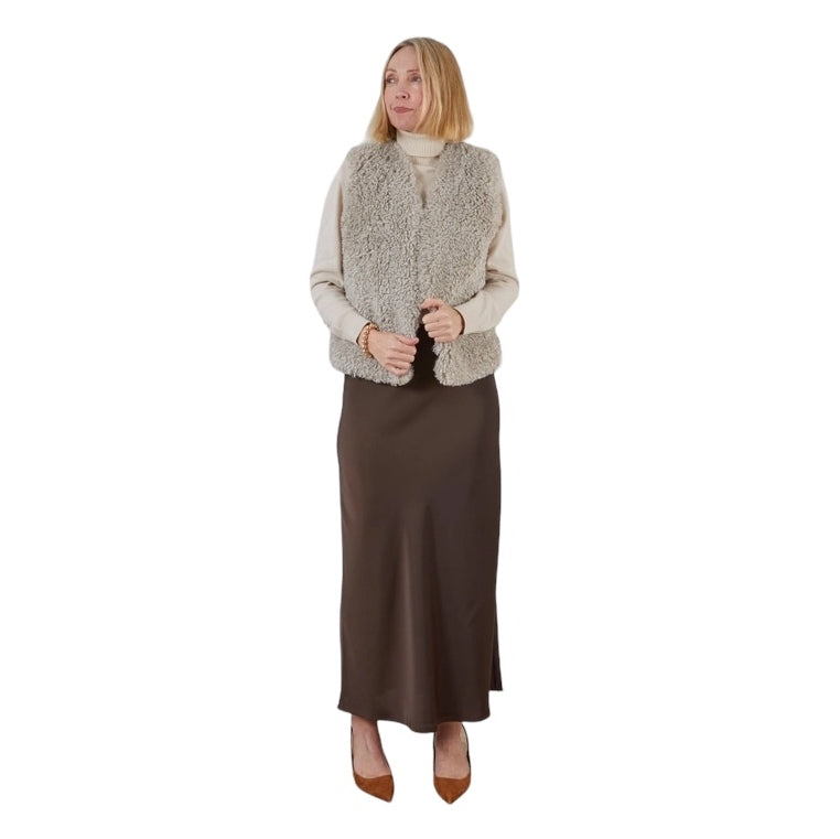Chalk Clothing Daisy Gilet Greige One Size on model 2 front