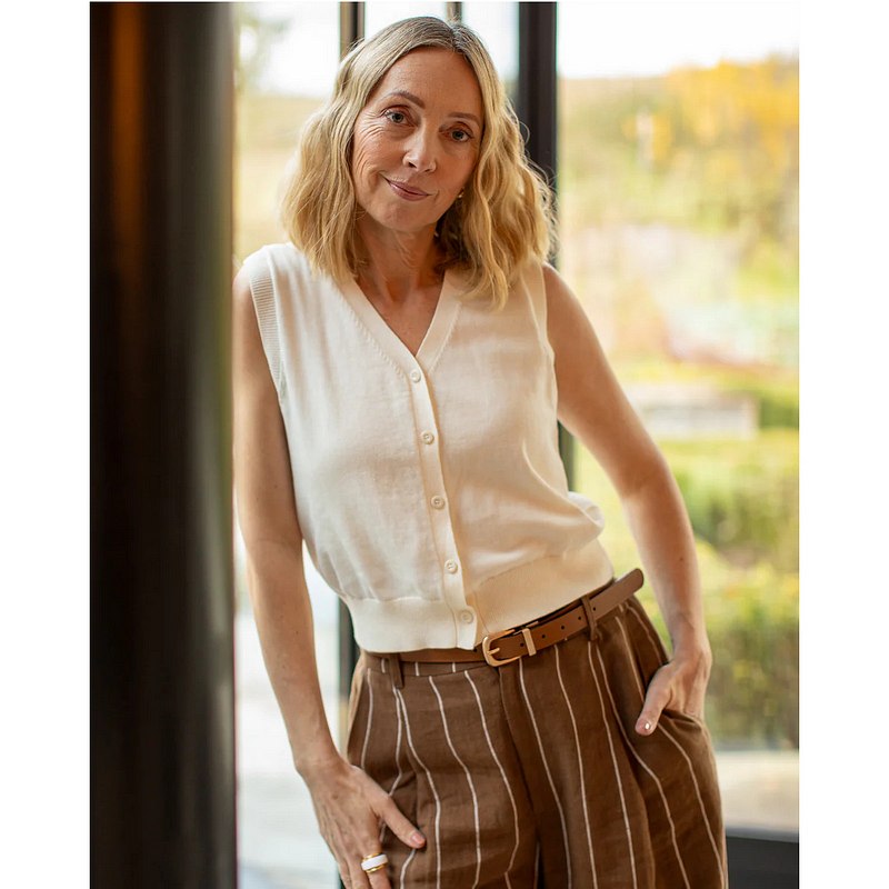 Chalk Clothing Mara Reversible Belt Brown on model