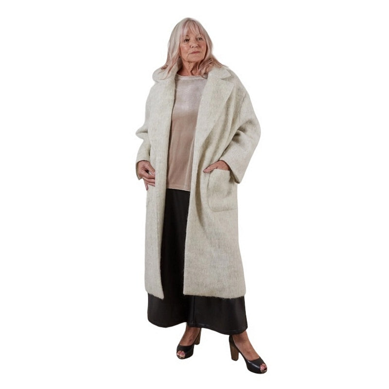 Chalk Clothing Sienna Coat Light Beige One Size on model 2 front