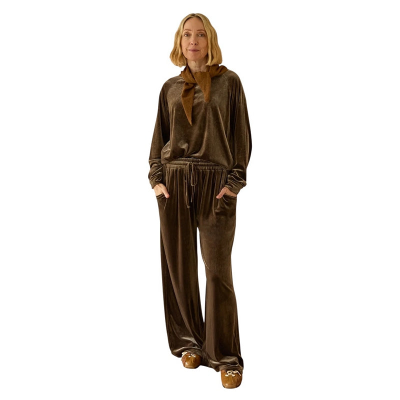 Chalk Clothing Tabby Velour Pant Truffle One Size on model front