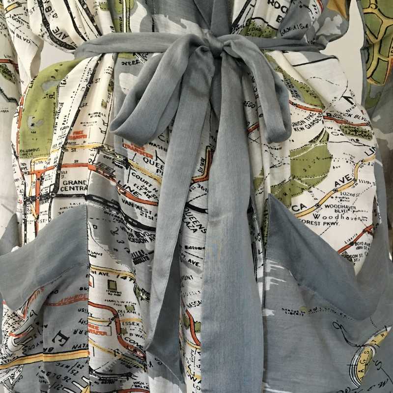 One Hundred Stars Dressing Gown with New York City Grey GWNMAPNYC bow
