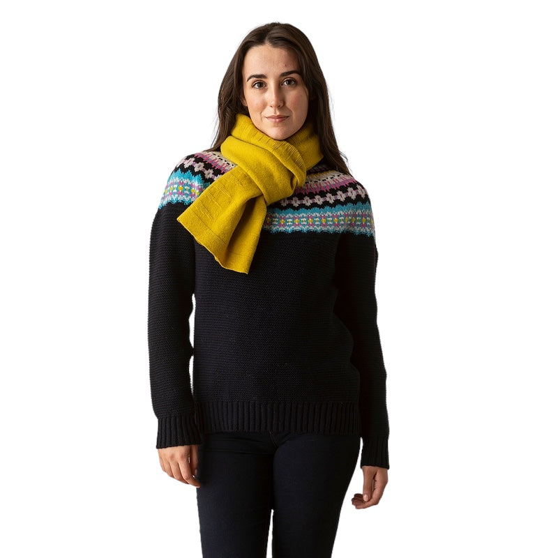 Eribe Knitwear Corry Merino Scarf in Picallili on model 2