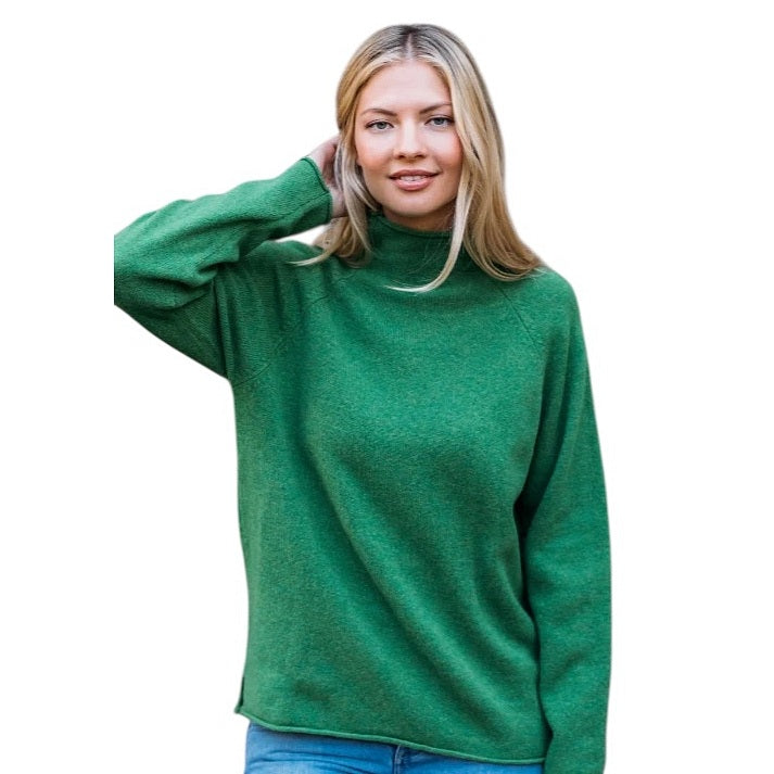 Eribe Knitwear Corry Raglan Pullover No Trim Watercress on model front close-up