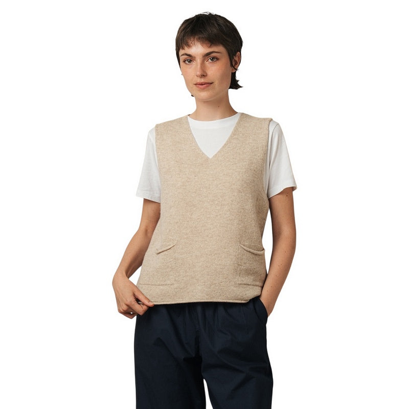 Eribe Knitwear Corry V-Neck Tank Top Vest Linen V4232LINF23 on model front