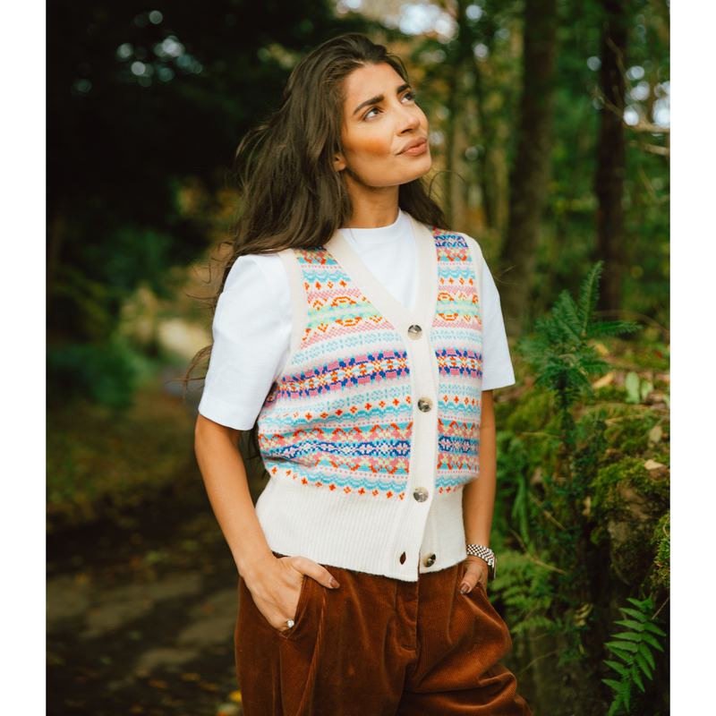 Eribe Knitwear Kinross Waistcoat Mural on model front
