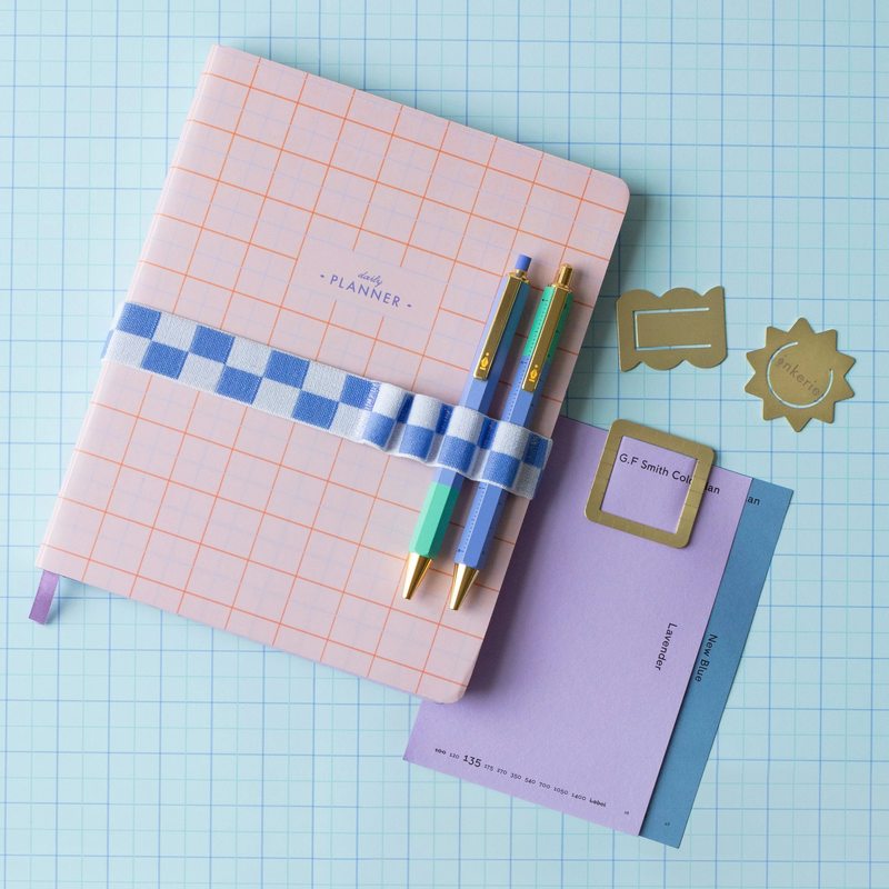 Inkerie Blue Pen Holder Book Band INK13-BL lifestyle