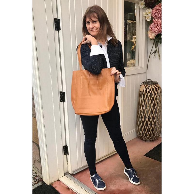 Italian Big Leather Tote in Tan on model