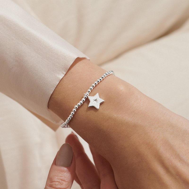 Joma 7793 Season To Sparkle Bracelet Silver-plated In Off White Bauble Jewellery Box on model