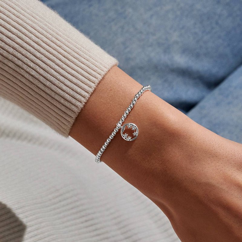 Joma Jewellery A Little The World Needs More People Like You Bracelet 9502 on model