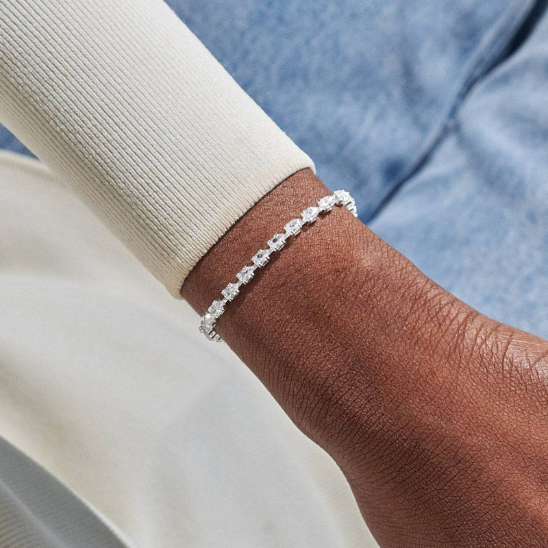 Joma Jewellery Bracelet Bar Tennis Bracelet Silver 10030 on model