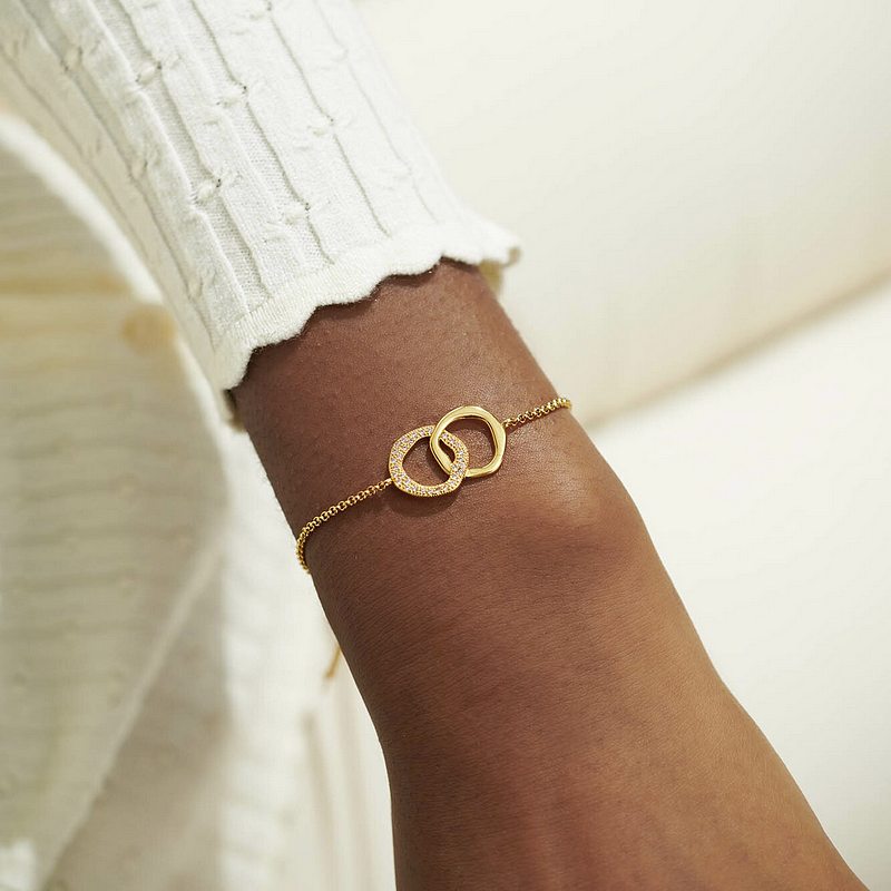 Joma Jewellery Golden Hour Bracelet 5918 on model