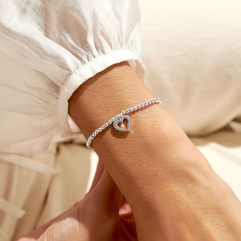 Joma Jewellery Mother's Day I Love You Mum Bracelet Gift Box 6962 on model