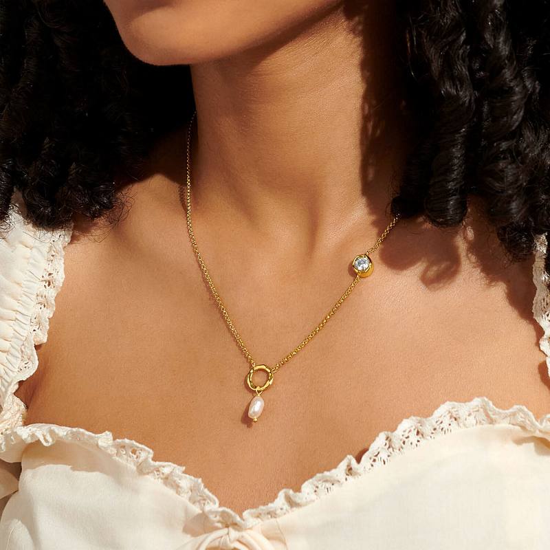 Joma Jewellery Solaria Baroque Pearl Necklace 7160 on model