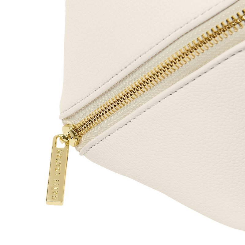 Katie Loxton Makeup and Wash Bag Medium in Off White KLB3350 zip detail