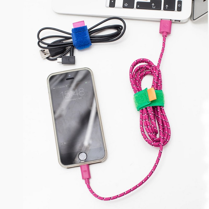 Kikkerland Cable Tie Multicoloured US79 in use