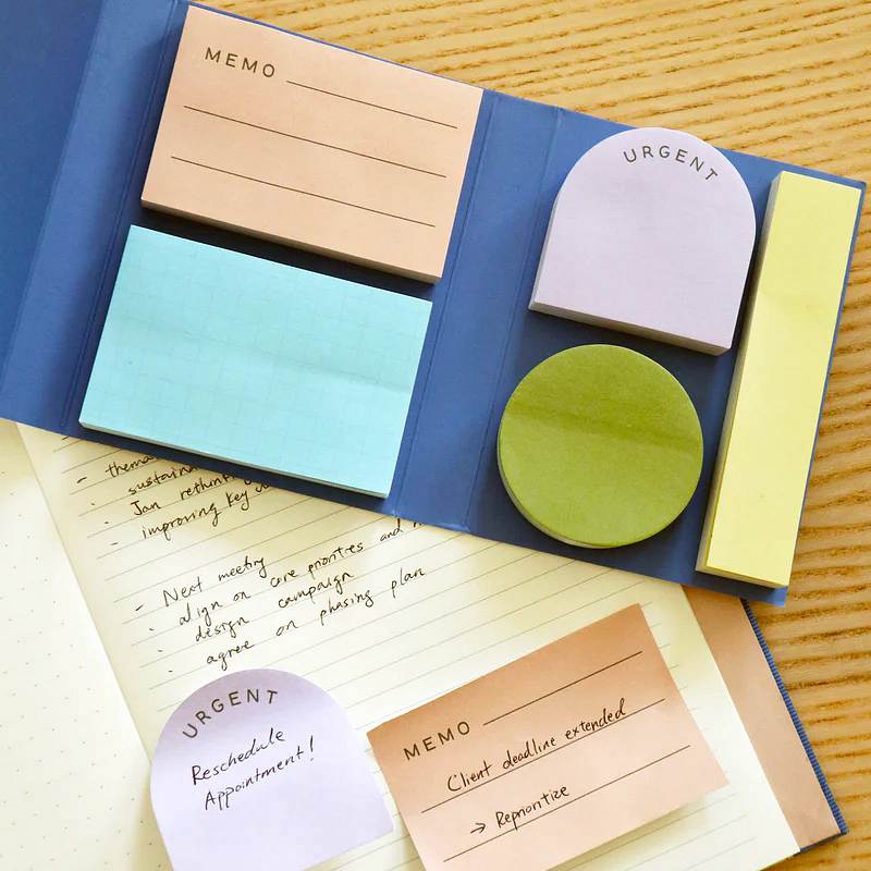 Kikkerland Pocket Sized Set Of 5 Sticky Pads INK09-F lifestyle