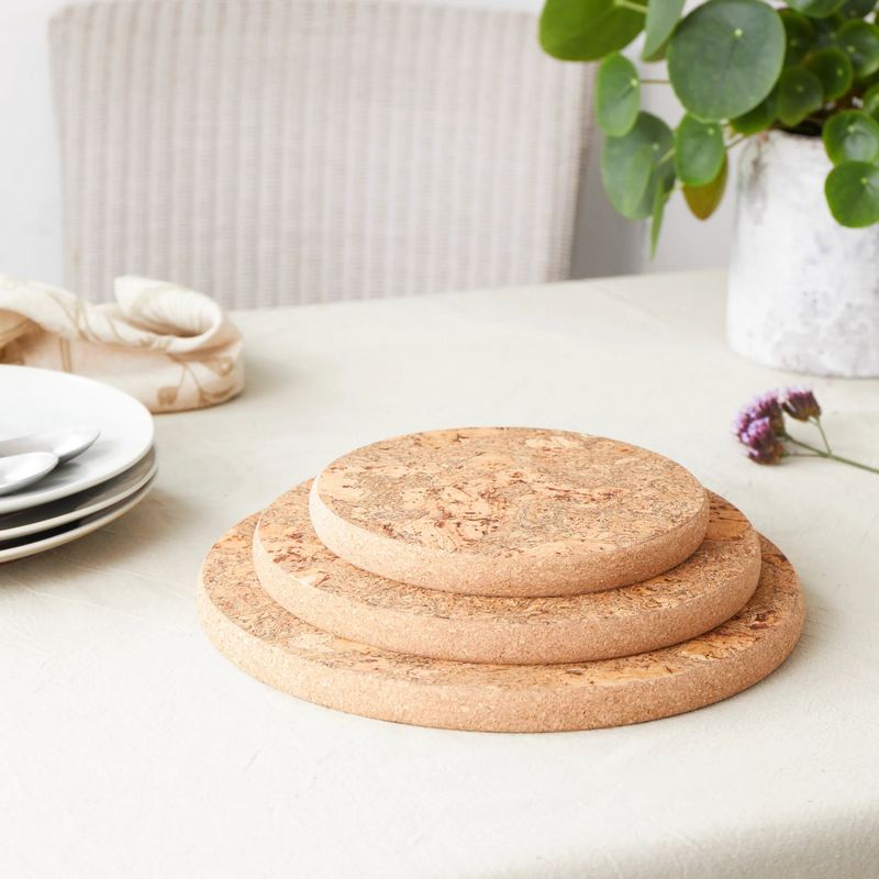 Liga Eco Living Natural Cork Round Trivet Large IG-ROU-TRIV-LRG lifestyle