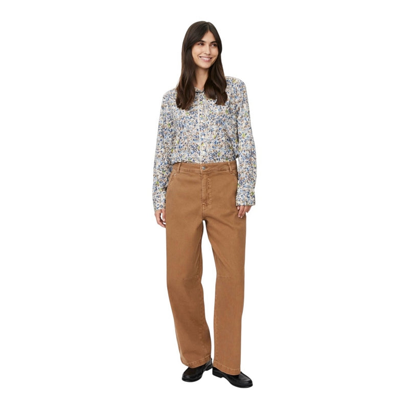 Masai Clothing Povienne Trousers Otter on model 1 front