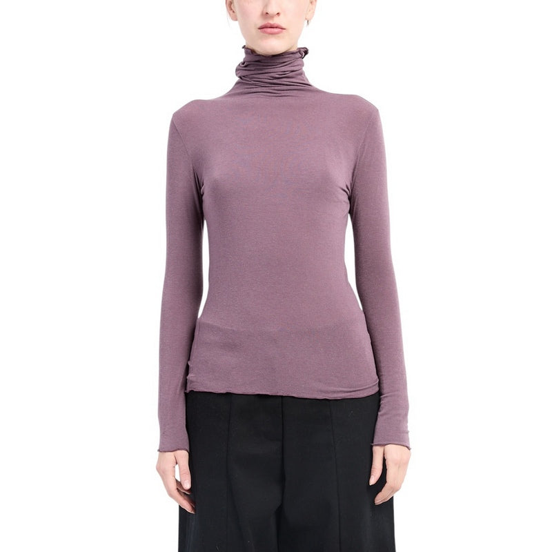 Neirami Turtleneck Long-sleeve T-Shirt Fig T118LN on model front