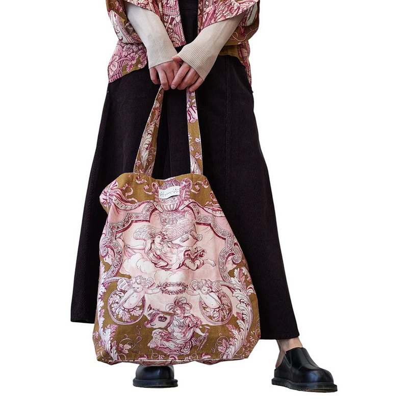 One Hundred Stars Angels Canvas Bag Olive held by model