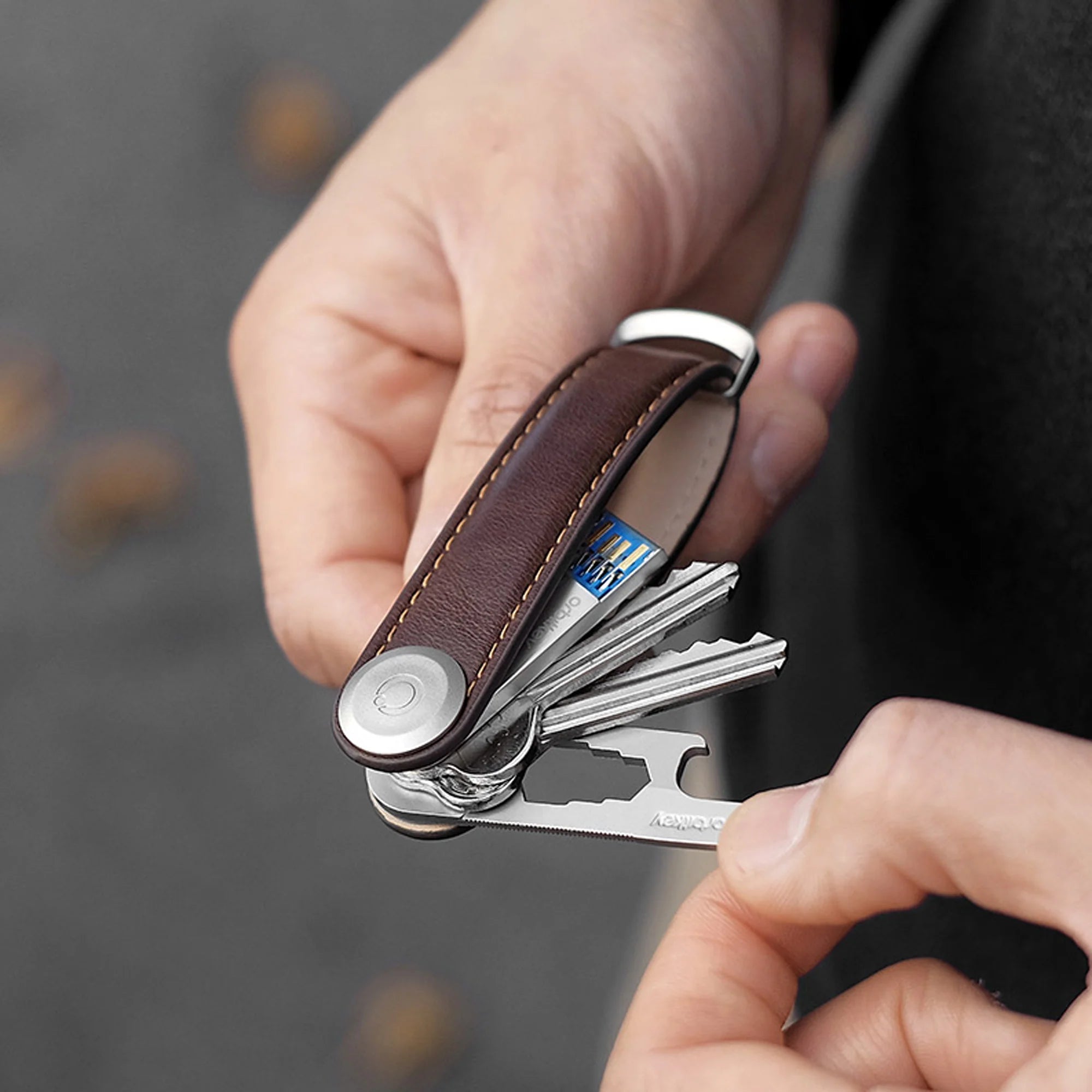 Orbitkey Key Organiser Leather Espresso LTHO-2-ESBR lifestyle