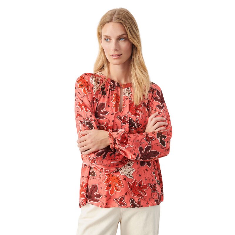 Part Two Clothing Cesilla Shirt Calypso Coral Botanical Print 30308001-302373 on model front