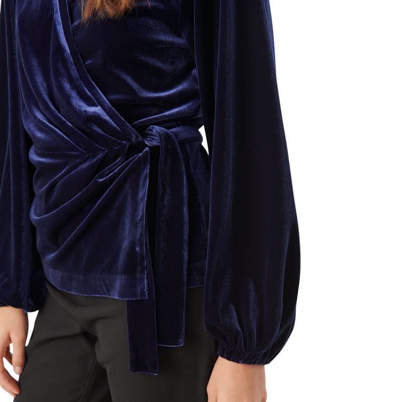 Part Two Clothing Dania Velvet Blouse Midnight Sail 30308162-193851 on model detail